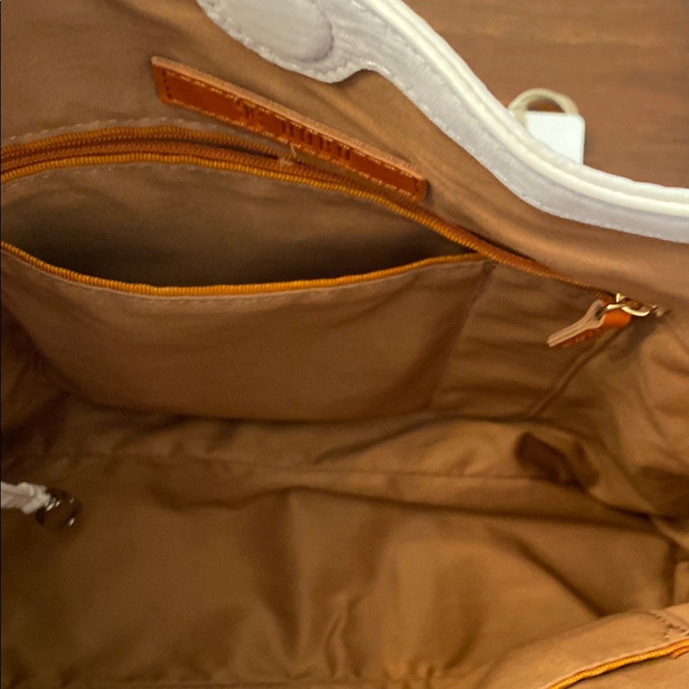 HOBO Cream Leather Hobo Bag with Adjustable Strap - Picture 3 of 15